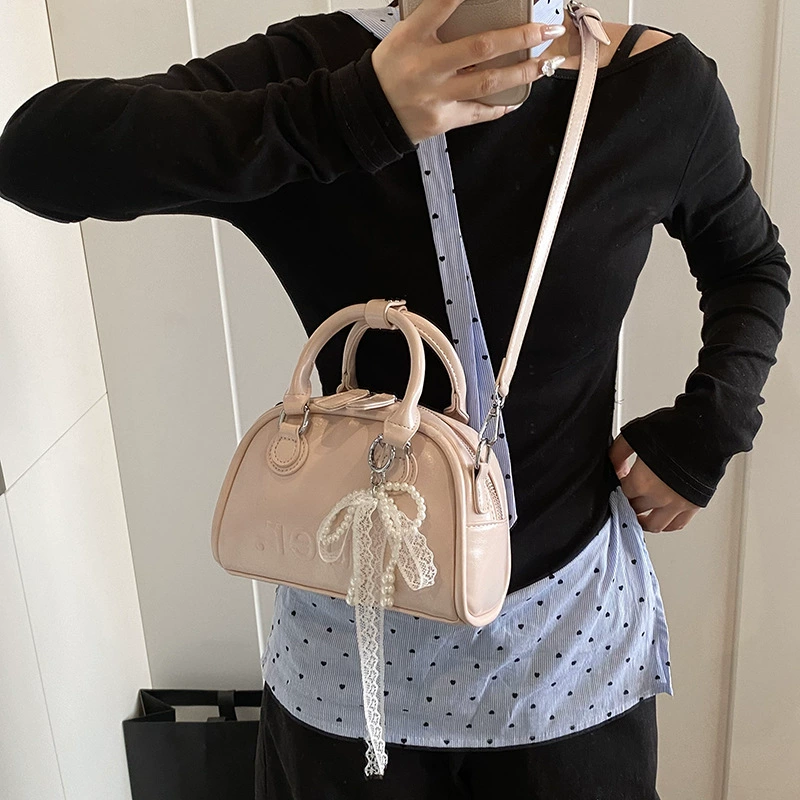 Fashionable universal handheld spring underarm bag, shoulder bag, trend of season, high-quality style
