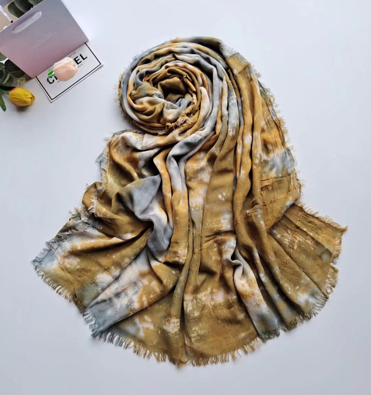 New Ethnic Style Handmade Tie-dyed Scarf Gold And Silver Silk Artificial Cotton Blended Shawl Autumn Thin Scarf display picture 5