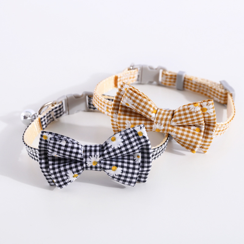 Collar de mascotas gatos perros ajustable cuadrilátero margarita flor arco ajustable collar de campanas corbata