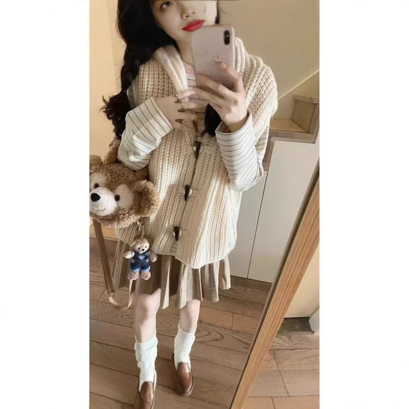 Solid Color Chunky Knit Layered Cardigan Autumn Style Hooded Toggle Knit Vest Coat Celebrity Style Solid Color Chunky Knit Layered Cardigan Autumn Style Hooded Toggle Knit Vest Coat Celebrity Style