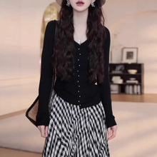2026超火减龄一整套女春季新款V领长袖针织衫显瘦格子半身裙套装