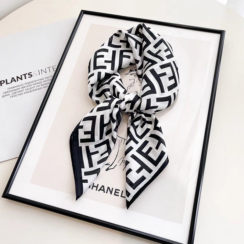 Bufanda de seda a rayas en blanco y negro para mujer primavera y otoño con una pequeña camisa cuadrada protector de cuello babero profesional bufanda de gasa fina