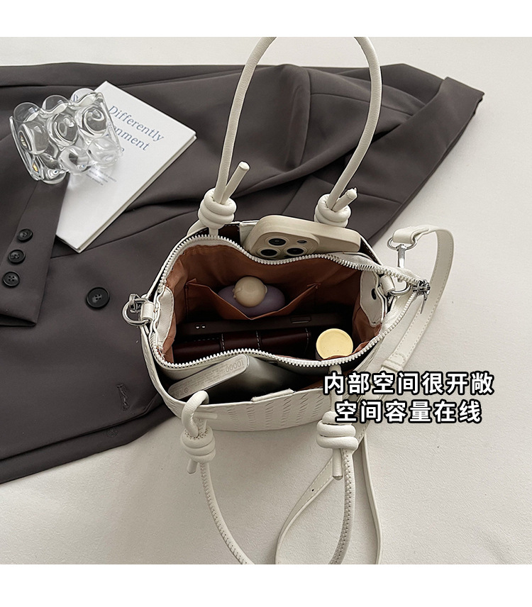 A simple and elegant bucket bag for women, a Korean-style single-shoulder bag for commuting to work in 2025, a new trendy and fashionable crossbody bag undefined