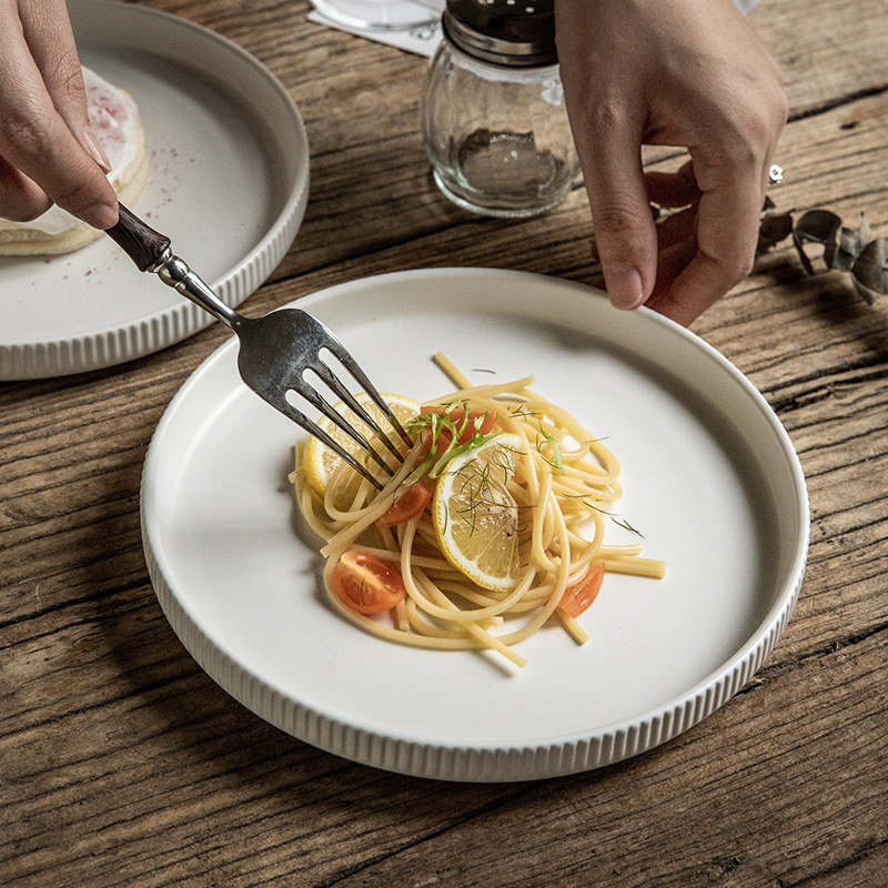 Decca platos en relieve blanco de 8 pulgadas platos de postre de cerámica ins simple platos de comida occidental platos personales exportación transfronteriza