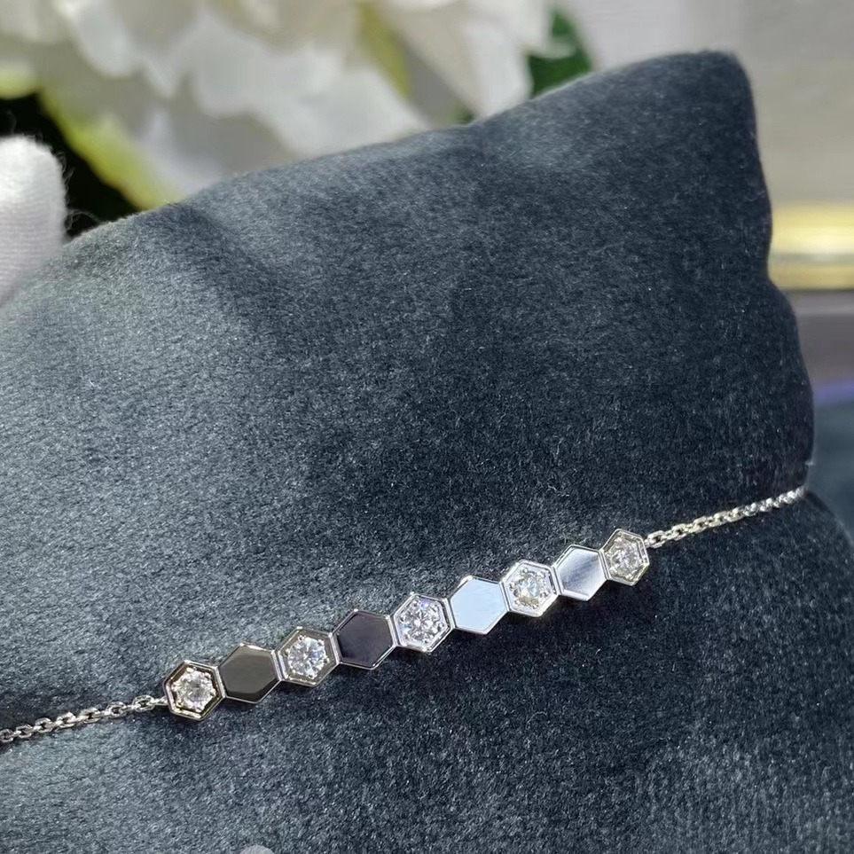 Deimantais puošta širdelės apyrankė vyrams madingas aksesuaras_voghion.com