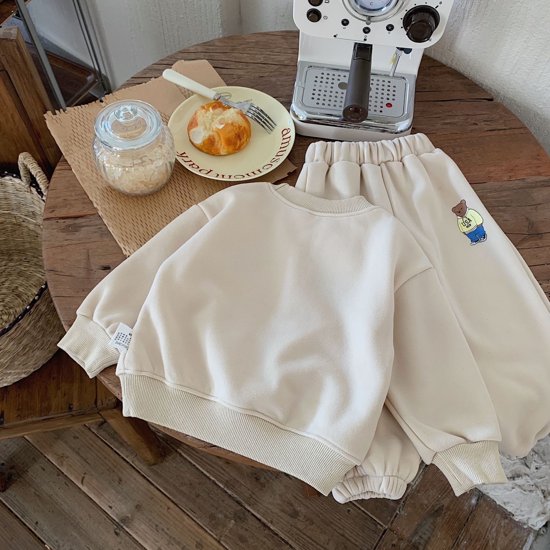 Children's 2023 Bangcheng Winter Edition Korean Boys' Towel Embroidered Little Bear Plush Sweater Two Piece Set Fashion_voghion.com