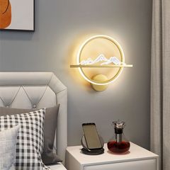 ベッドのヘッドライトは現代北欧の創意的な客間のテレビの背景の壁の明かりの新型の軽い豪華な壁の明かりの寝室です。