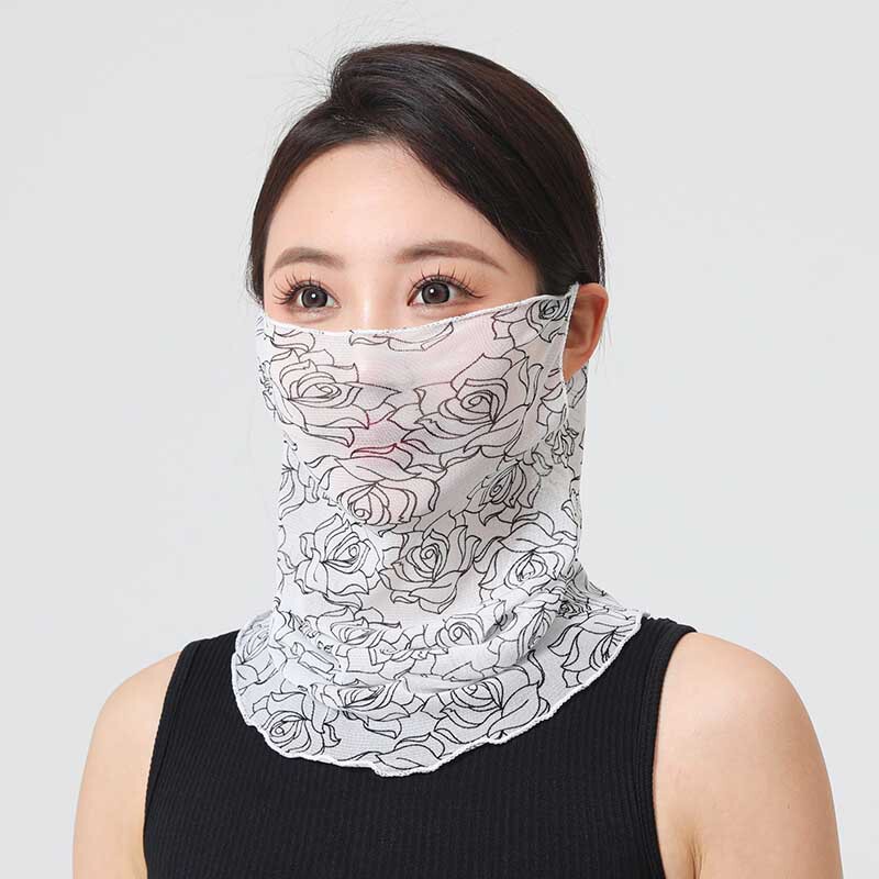 首を囲む女性の頭は夏の薄いタイプの日焼け止めのビーストタオルで首を保護します。|undefined