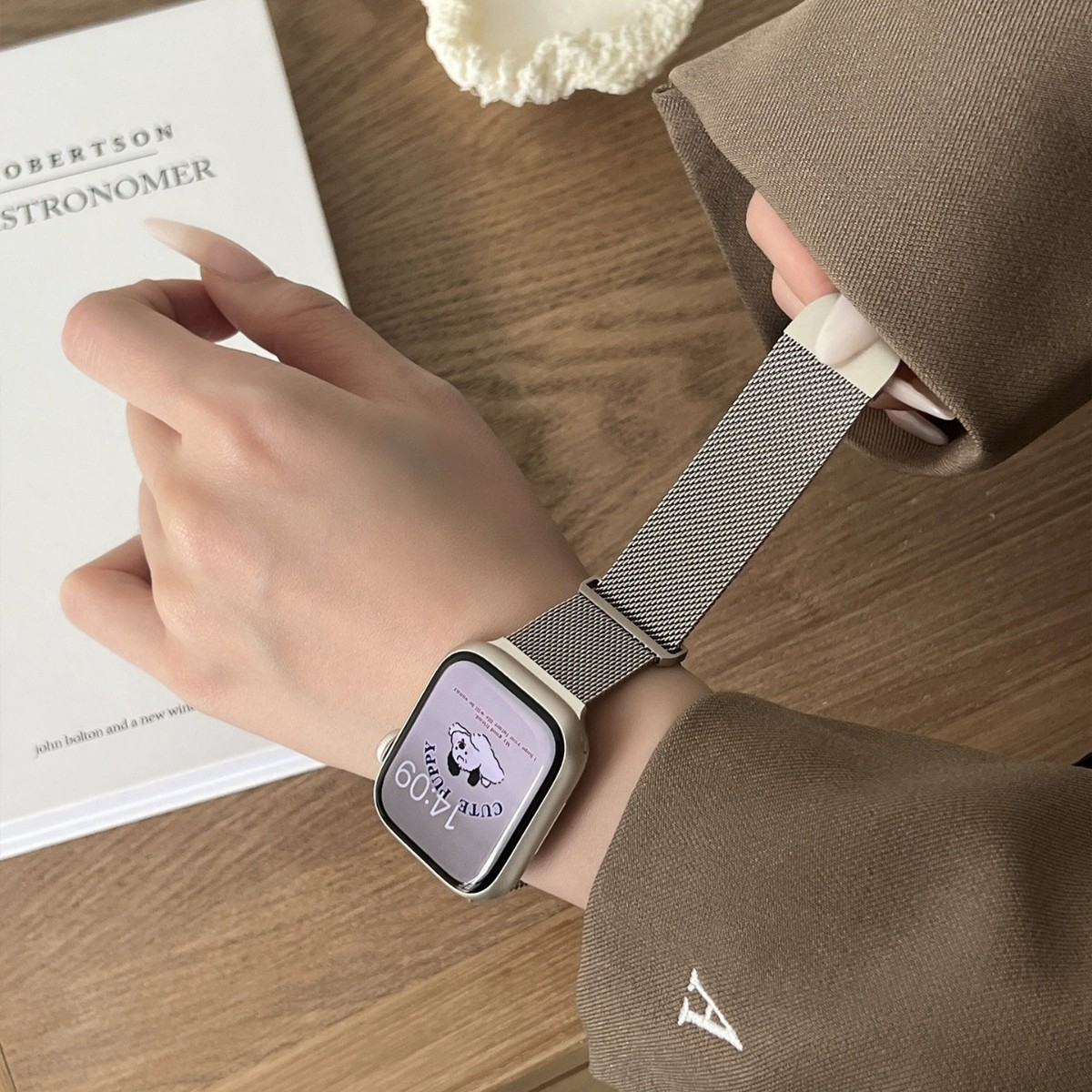 Round Tail Magnetic Milan Starlight Color Metal Watch Strap Suitable for S10Iwatch9 Generation Se Apple Watch Strap 11 for Men and Women