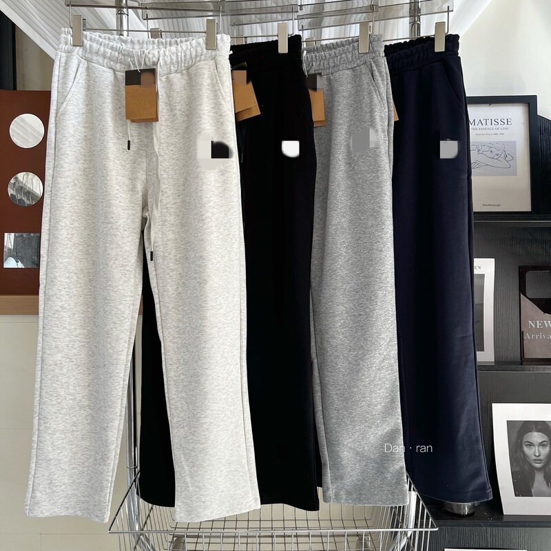 The same style from North Face for couples, new cotton straight-leg sports pants that conceal body fat, make you look taller and slimmer, available for wholesale The same style from North Face for couples, new cotton straight-leg sports pants that conceal body fat, make you look taller and slimmer, available for wholesale