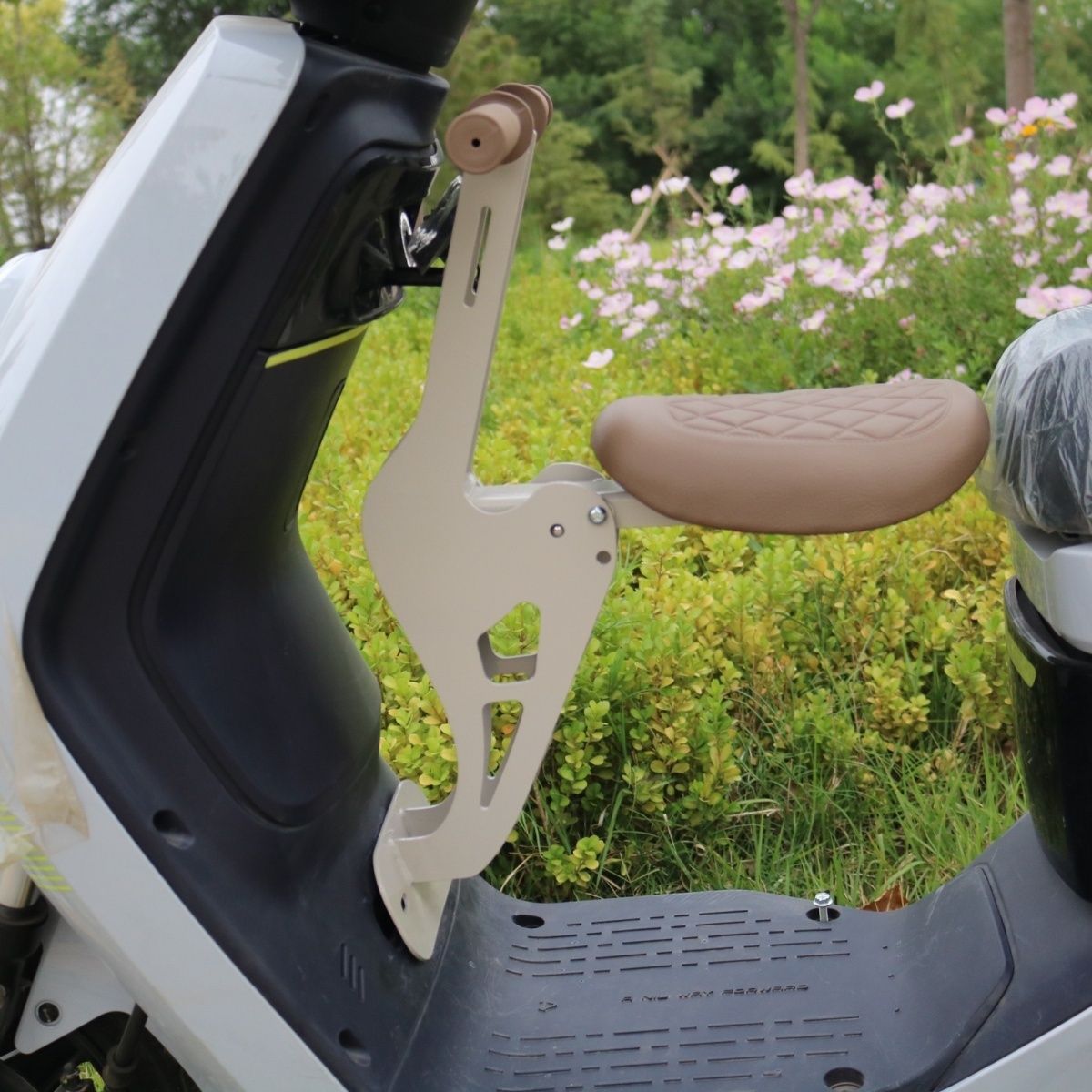 适用小牛电动车MQIL安全儿童座椅M3宝宝椅幼儿坐凳前置可折叠直上