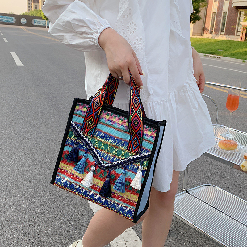 New hand-held fringed shopping bag 2022, fashionable ethnic style, Hong Kong style bucket bag, versatile woven bag for women undefined
