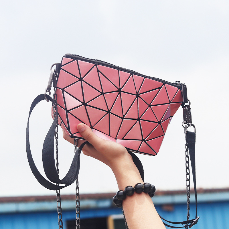 Nuova borsa a tracolla diagonale nuova 2023 Mini borsa quadrata piccola semplice Borsa a catena Lingge dal design piccolo_voghion.com