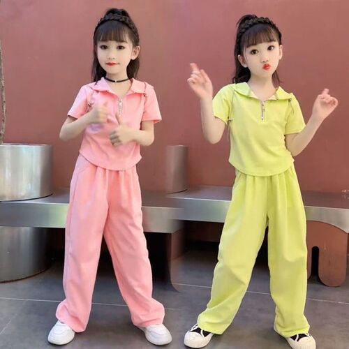 Summer set of two-piece girls' sportswear for middle children: stylish and fashionable short-sleeve pants with hooded jacket