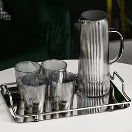 酒杯;盘;冷水壶