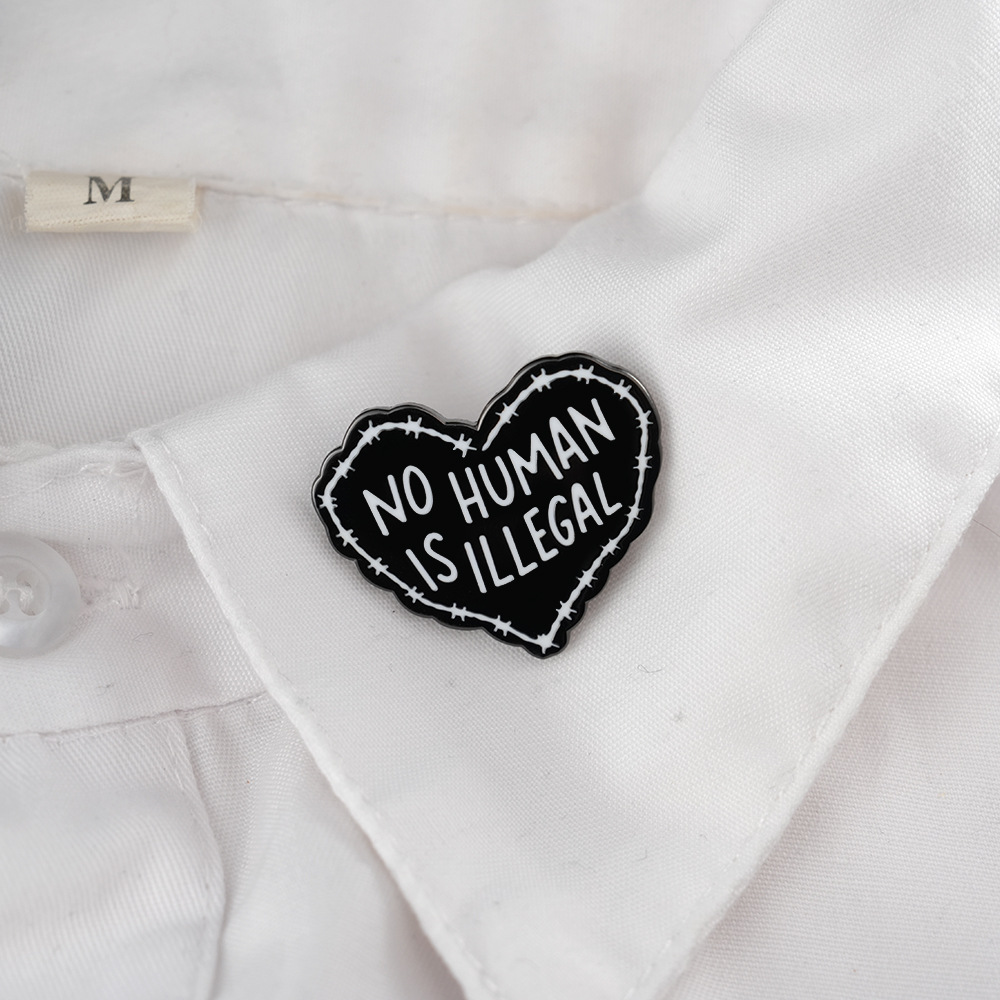 Personalized English Letter Heart-Shaped Enamel Brooch Metal Badge Fashion Collar Backpack Decoration