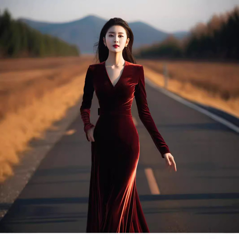 Autumn 2024 New French High-end Engagement Dress Luxury Atmosphere High-end Red Velvet dress