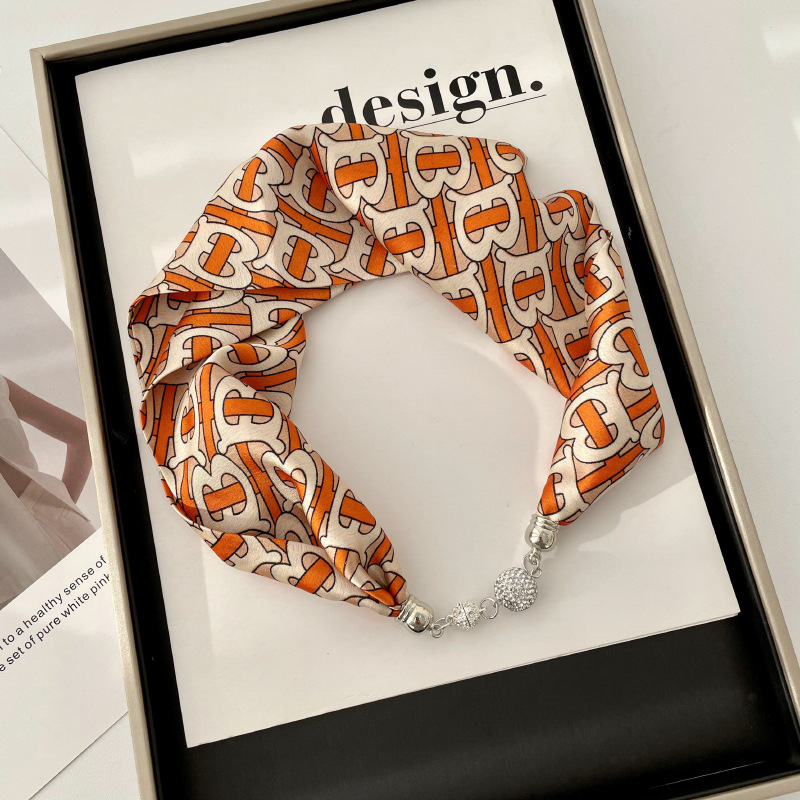 Primavera y verano nueva celebridad en línea mismo estilo banda de pelo bufanda correa de muñeca perezoso multi-funcional hebilla de succión magnética pequeña bufanda Venta caliente