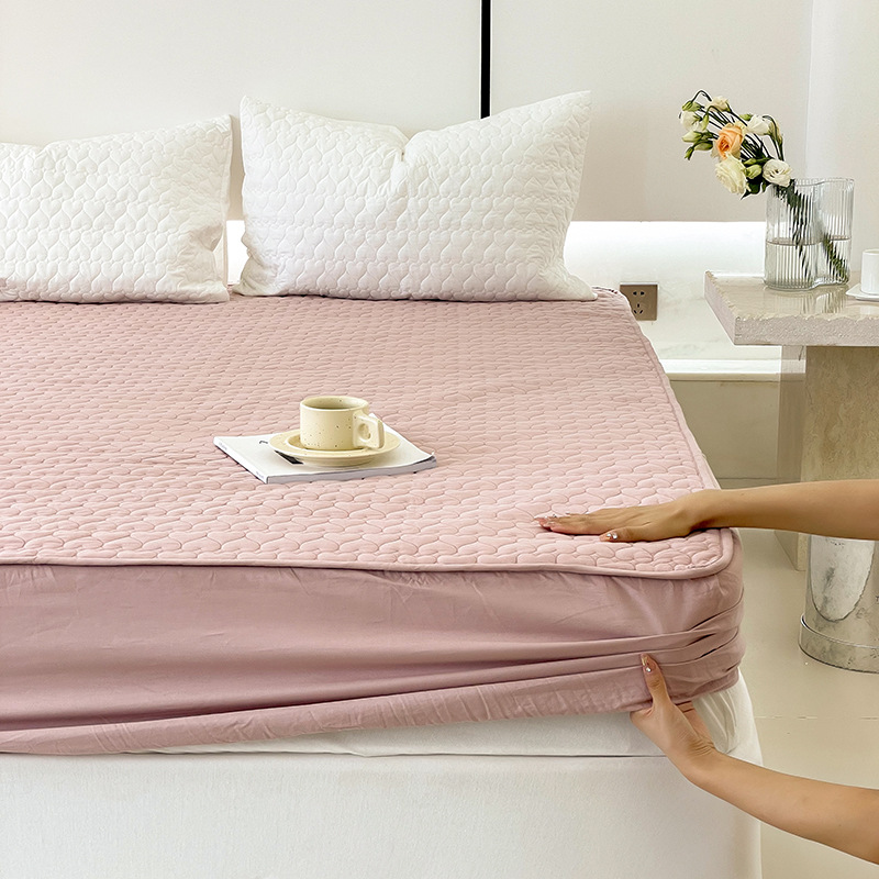 Cotton Quilted Filled Double-Sided Bed Sheet with Heart Design, Single Piece, Anti-Slip Bed Cover Protective Sheet, Pure Cotton Mattress Dust Cover