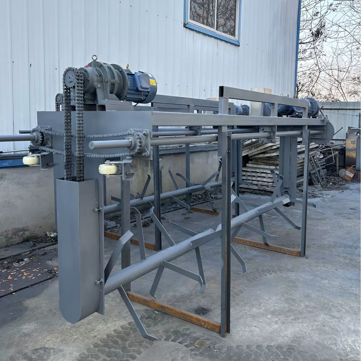 槽式翻抛机猪牛羊粪便翻粪翻堆机厨余垃圾有机肥翻料发酵床翻耙机