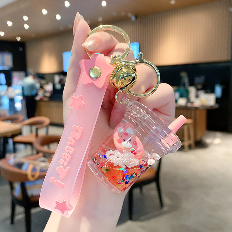 Linda bolsa de fresa de aceite llavero de conejo exquisito colgante de botella de deriva colgante de bolsa de coche colgante pequeño regalo al por mayor