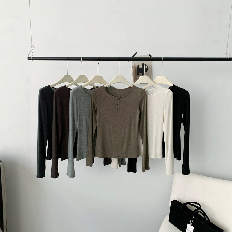 Lightweight Cashmere Henley Collar Shirt with Horn Buttons, Suitable for Autumn and Winter, Skin-Friendly, Can Be Worn as an Inner or Outer Layer, Long-Sleeve T-Shirt Lightweight Cashmere Henley Collar Shirt with Horn Buttons, Suitable for Autumn and Winter, Skin-Friendly, Can Be Worn as an Inner or Outer Layer, Long-Sleeve T-Shirt