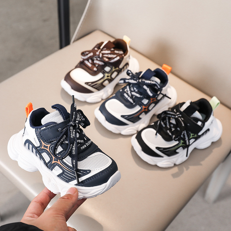 Bequeme Kindersneaker für Jungen und Mädchen | Leichte, rutschfeste Gummisohle | Klettverschluss | Neutrale Farben (Khaki, Schwarz, Blau)_voghion.com