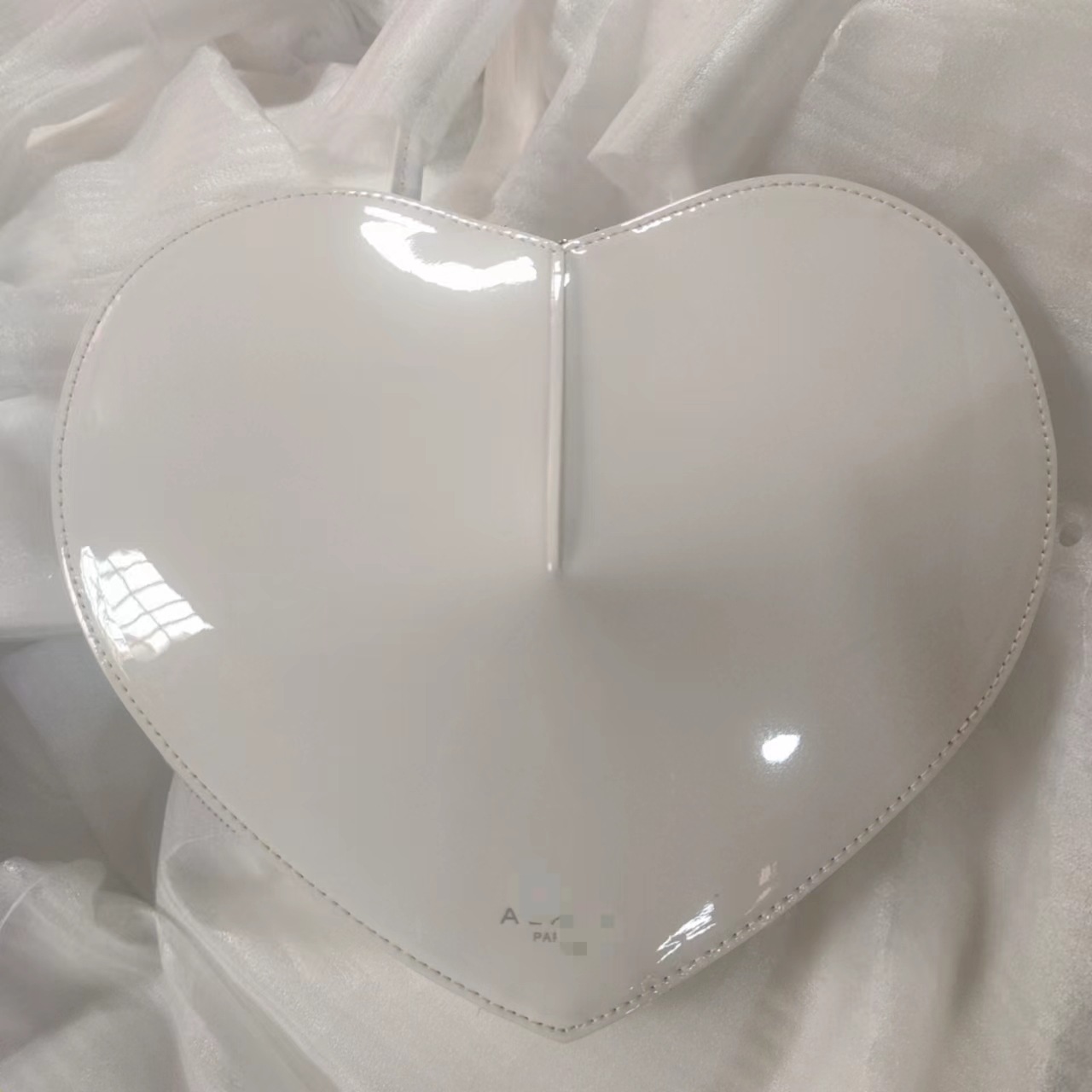 특허 가죽 화이트