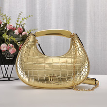 潮牌斜跨包女士休闲单肩包运动饺子包硬手柄大容量鳄鱼纹挎通勤包