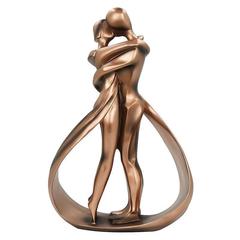国境を越えた新製品カップルがキス樹脂工芸品の家庭のデスクトップにバレンタインデーの装飾品を飾る