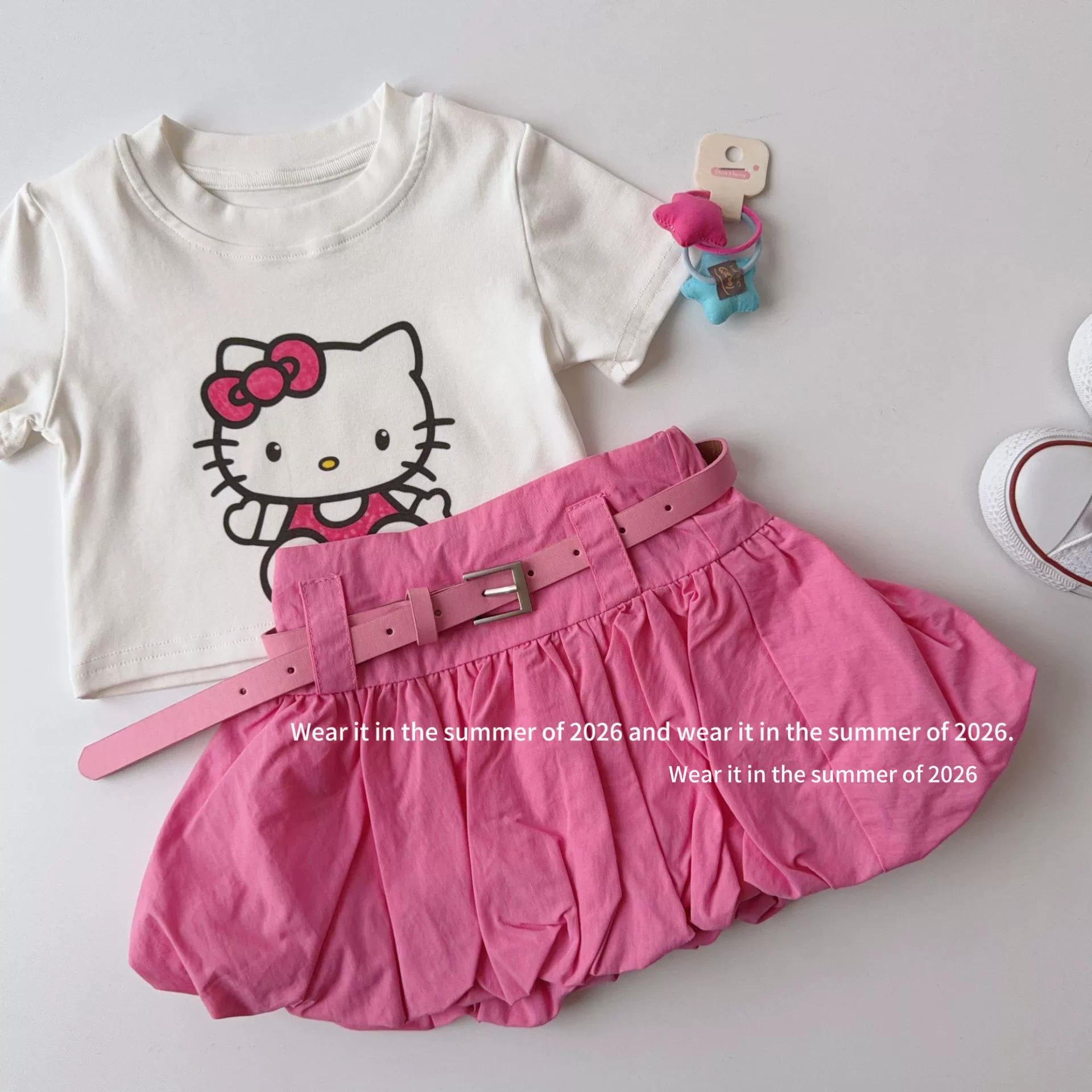 Summer T-shirt with a round collar