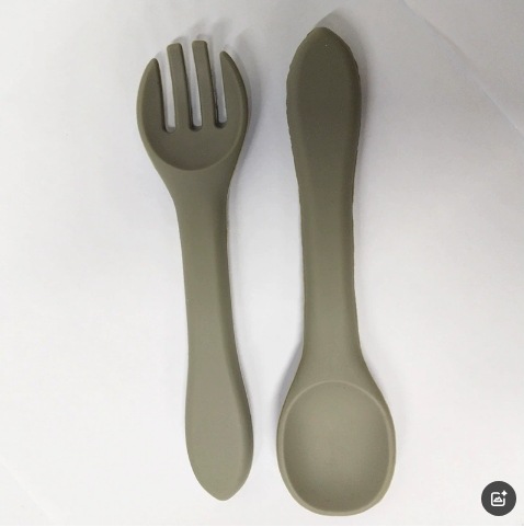 녹색 포크와 스푼