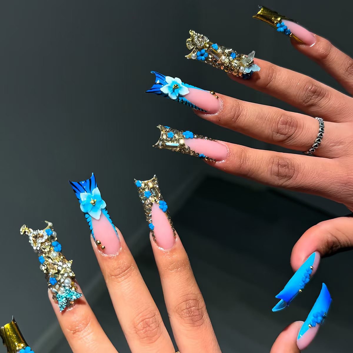 Cross-border hot sale square fake nails long fashion gorgeous flash broken diamond embellished flower nail piece finished product wholesale