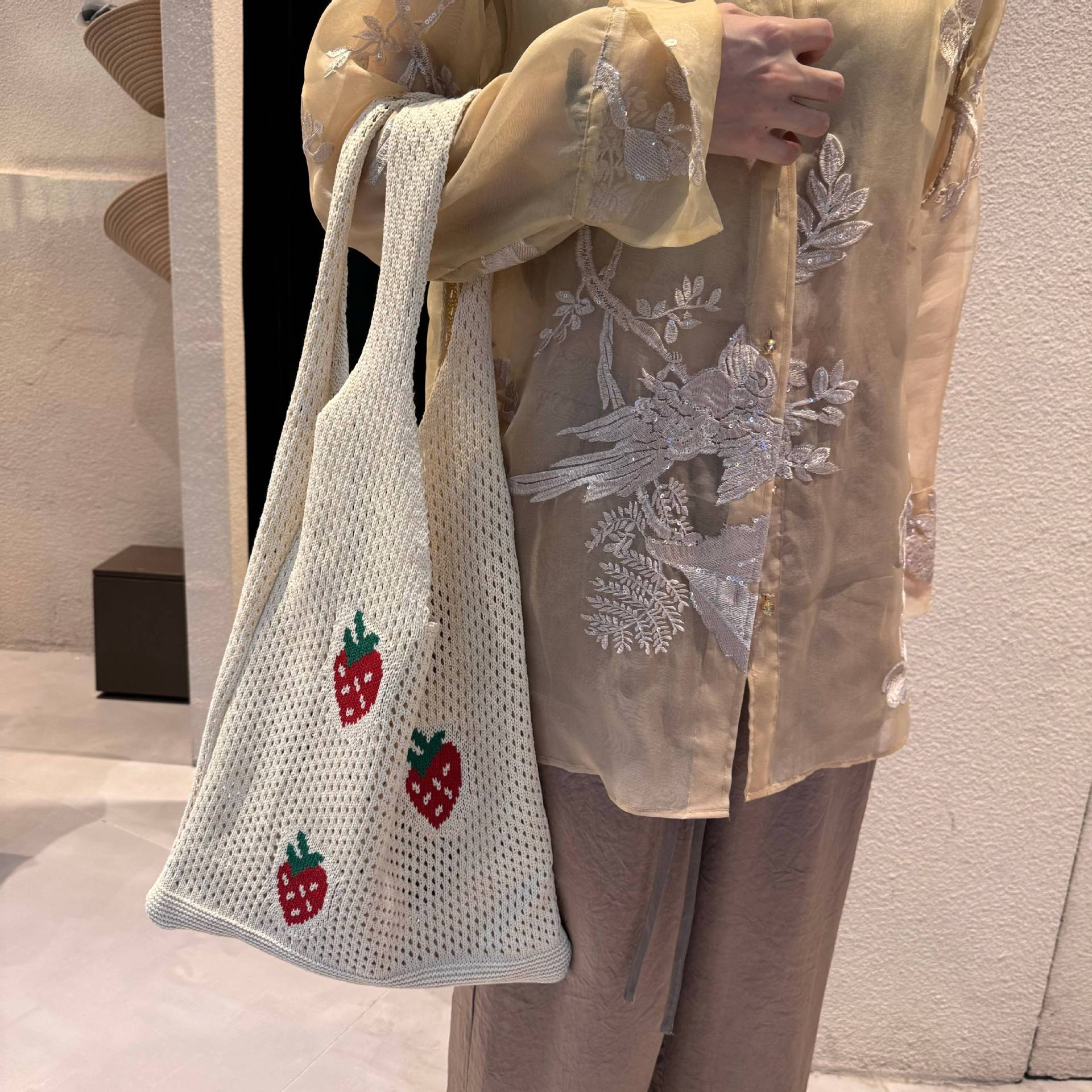 Single Shoulder Strap Strap Type Women's Medium Polyester Strawberry Cute Square Open Tote Bag