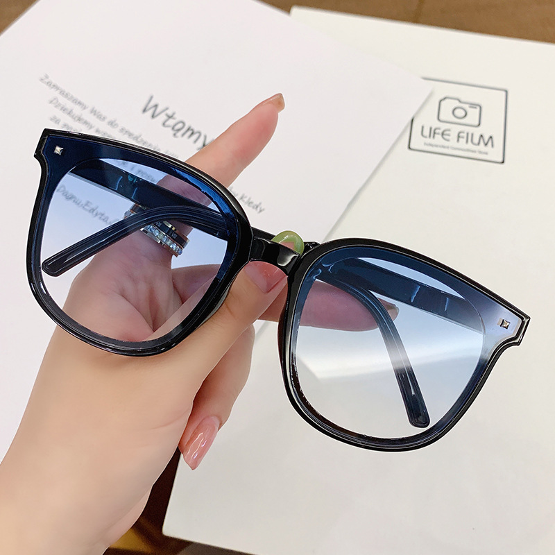fashionable ultra light sunglasses
