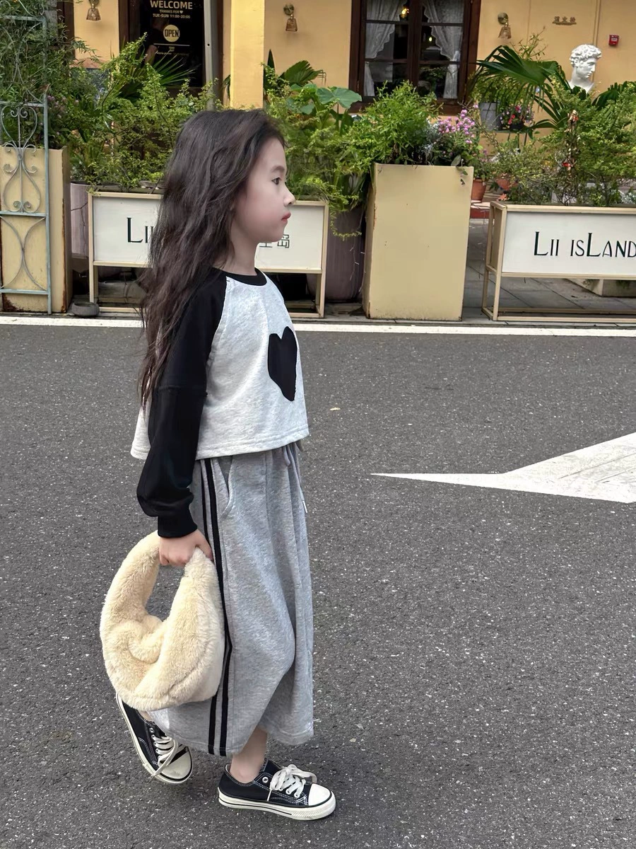 Children’s autumn sweatshirt T‑shirt, Korean/American style, love sweater or long skirt, sizes 90–140 cm