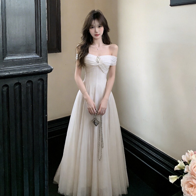 Sweet and gentle style birthday party dress, long gown for women, white moonlight strapless flowing mesh dress with a large hem Sweet and gentle style birthday party dress, long gown for women, white moonlight strapless flowing mesh dress with a large hem