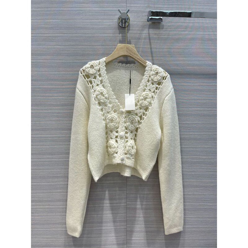 2021 Early Autumn Women's New Elegant Sweet Style Cut Out Flower Peach Collar Versatile Mohai Wool Cardigan Sweater