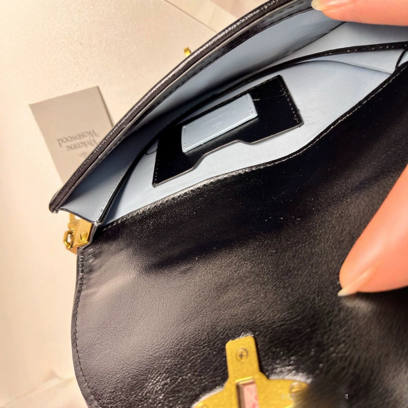 新しい土星ニッチデザイン黒牛毛皮サドルバッグシングルショルダークロスボディ脇の下チェーンバッグ女性|undefined