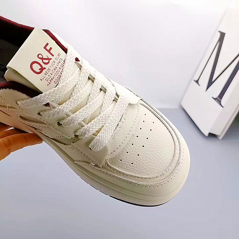 2025 nuevos zapatos deportivos de mujer estudiantes cómodos zapatos de moda coreanos de escuela secundaria casual cómodos zapatos de mujer resistentes al desgaste