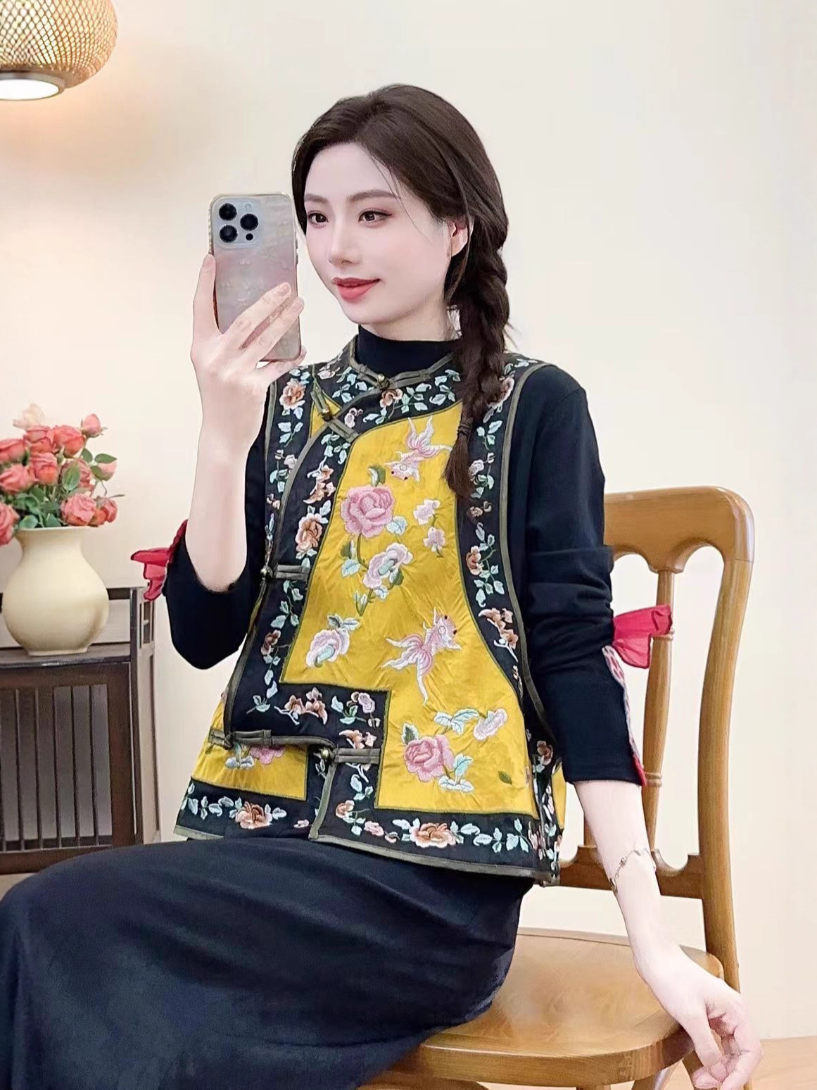2026 primavera nueva suelta damas casuales de mediana edad cuello redondo bordado nacional camisa de hombro sin mangas chaleco