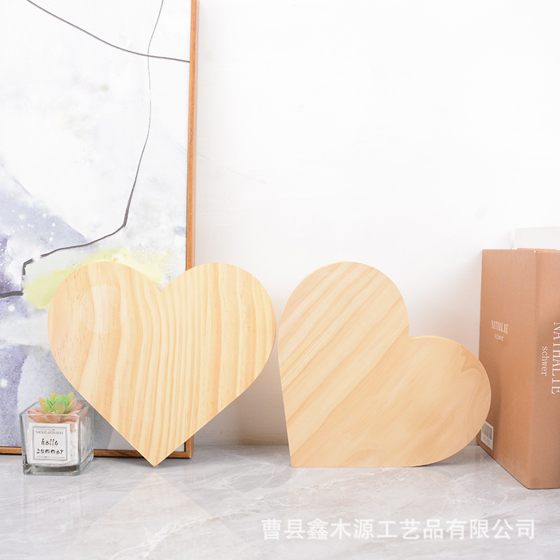 Wooden heart-shaped wood block can process various sizes and shapes of wood crafts DIY wood block wood chips wholesale