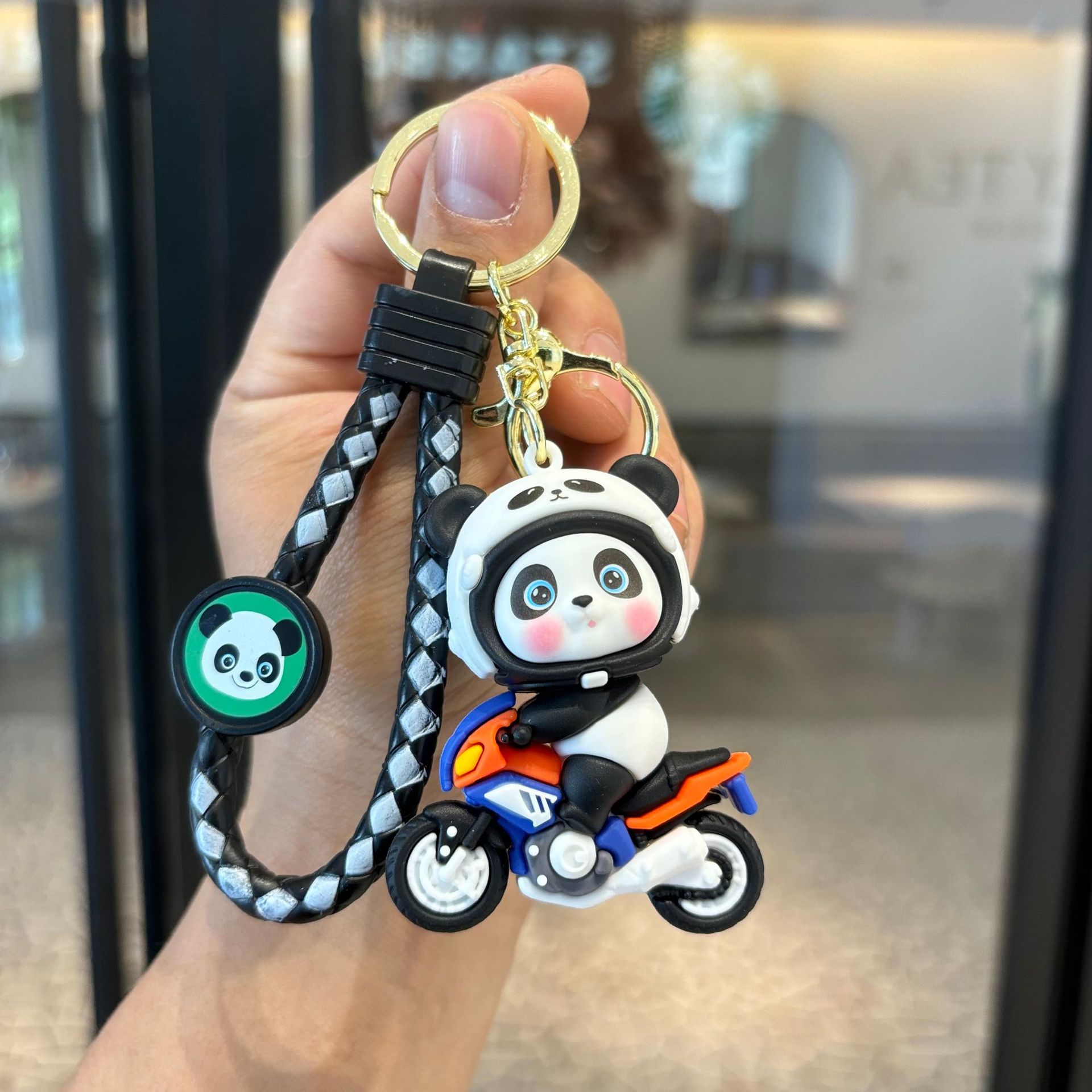 漫画のパンダの電気自動車のキーホルダーのソフトゴムの子供の自動車のキーチェーンの学生のかばんのペンダントの贈り物