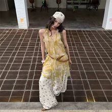 日落下的柠檬树波嬉荷叶边连衣裙圣特罗佩的古铜花钉珠亚麻阔腿裤