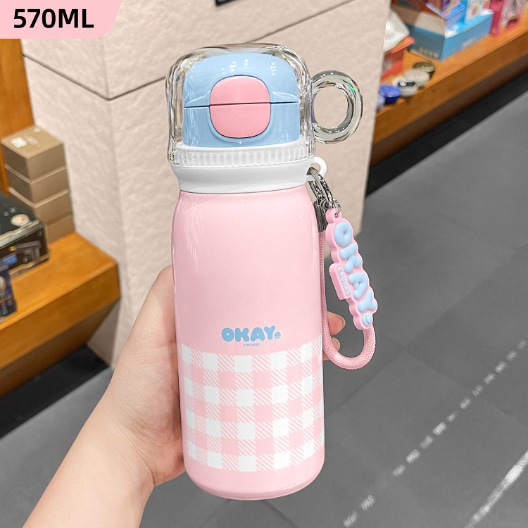 Taza de aislamiento térmico para niñas de alto valor facial, taza de agua de paja de gran capacidad, 2026 nuevo tipo de taza de aislamiento infantil especial para estudiantes escolares