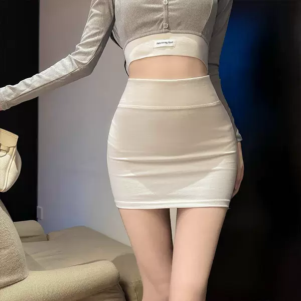 Hot Girl Style Plus-Size Bodycon Short Skirt, Pure and Alluring, Suitable for Commuting and Office Lady Style, Versatile Skirt for Petite Figures