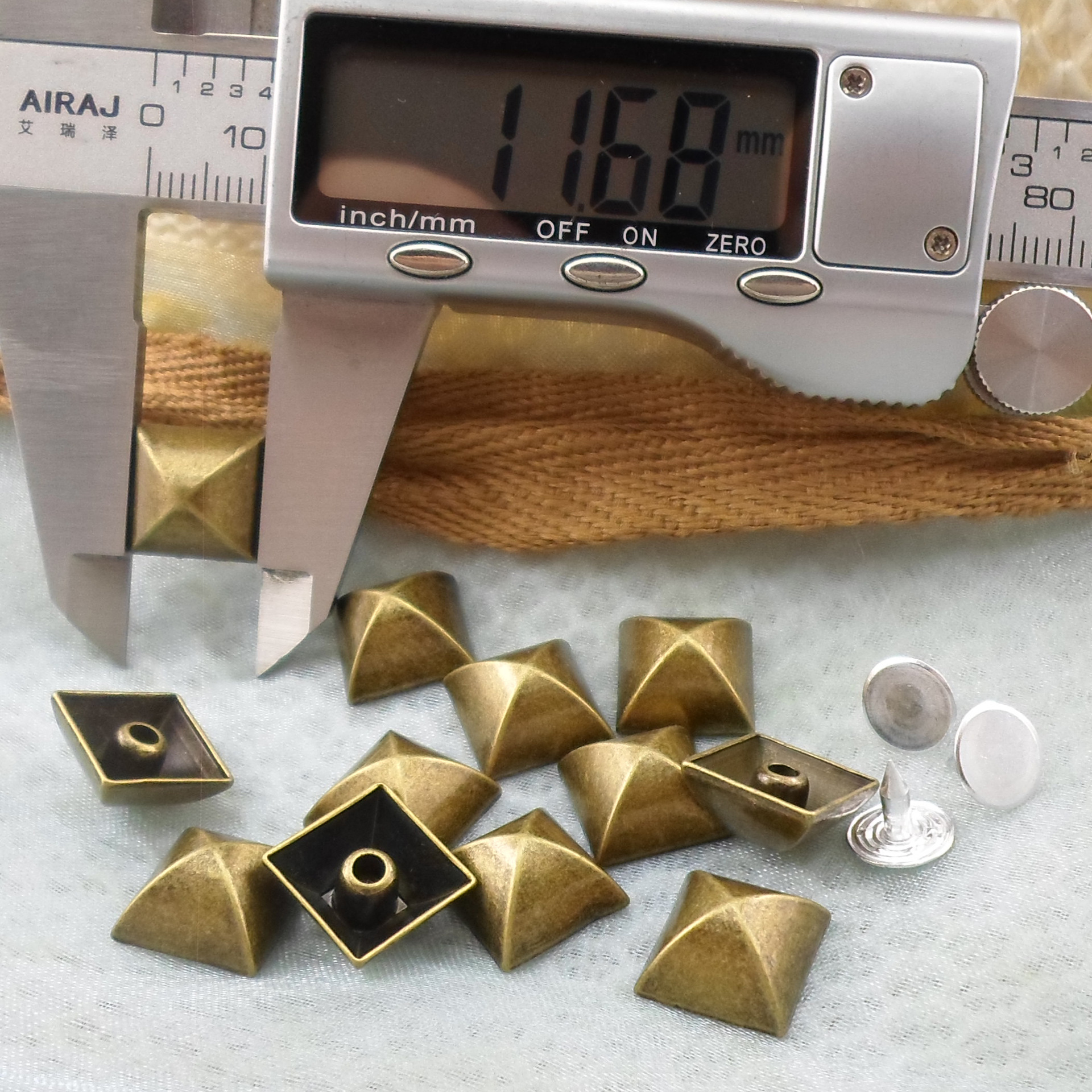 12MM玫瑰金高凸金字塔合金撞钉  朋克系列方形箱包服饰铆钉