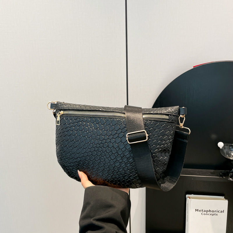 Patrón tejido de moda ins pequeño bolso pequeño de nicho femenino 2025 nuevo estilo popular bolso de cintura de hombro ancho de moda bolso de pecho de mensajero