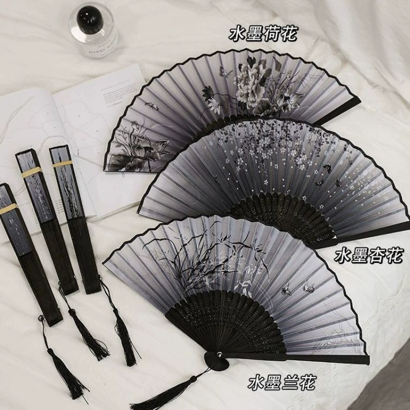 Складной маленький вентилятор в древнем стиле, летний портативный вентилятор для детей, новый китайский стиль, китайский стиль Ханфу, высокая внешняя ценность летом.