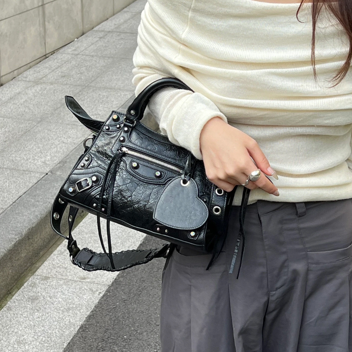 New Neo 3-In-1 Handheld Motorcycle Bag - Cool Girl Retro Studded Top Grain Oil Wax Cowhide Crossbody Bag For Women - Thumbnail 5